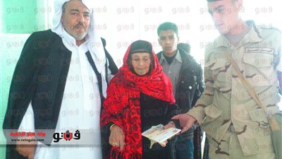 بالصور.. أكبر معمرة في مطروح تصوت بـ