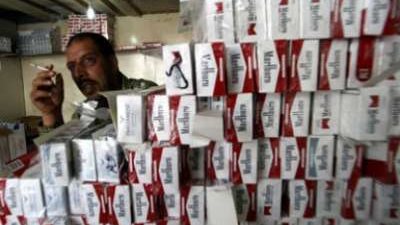 مستخدمو «فيس وتويتر» يسخرون من «ضرائب السجائر» ويقدمون بدائل.. «المعسل هو الحل».. «نشتري فرط بدل العلبة».. «الناس لو بطلت تشرب دخان الحكومة تفلس».. &#