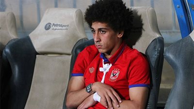 حسين السيد يغادر تدريبات الأهلي للإصابة