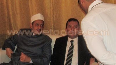 بالصور.. شيخ الأزهر ومحافظ الأقصر يؤديان واجب العزاء في النائب العام