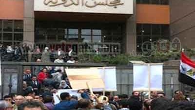 أول دعوى قضائية لوقف إجراءات الاستفتاء على الدستور