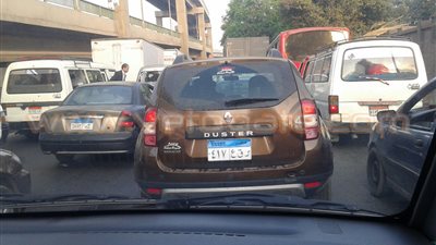 بالصور.. شلل مروري بمدخل المنيب على الطريق الزراعي