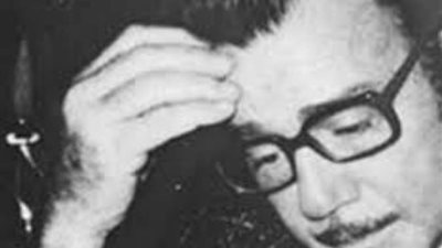 محمد عبد الوهاب يغنى «بفكر في اللى ناسينى»