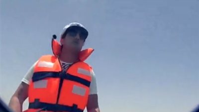 بالفيديو.. شريف مدكور يتعامل بـ «حكمة» مع فريق عمل «رامز قرش البحر»