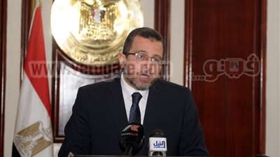 قنديل يعقد اجتماعه الأول بـ