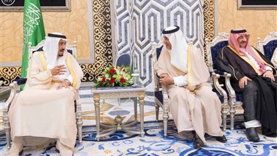 بالصور.. الملك سلمان يعود إلى السعودية بعد قضاء إجازته الخاصة