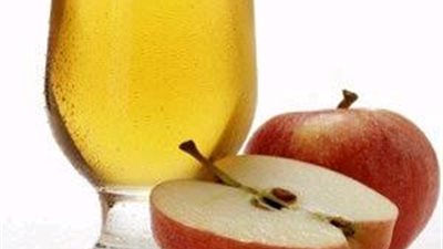 خل التفاح يعالج حروق الشمس وينقص وزنك.. ويقضي على القشرة