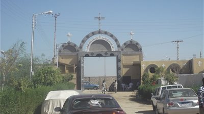 بالصور.. تعزيزات أمنية حول كنائس قنا