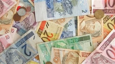 اليورو ينخفض 7 قروش أمام الجنيه مستهل التعاملات