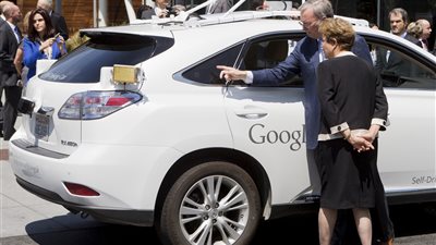 رئيسة البرازيل تركب سيارة جوجل الذكية في وادي السيليكون