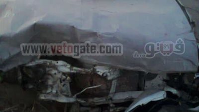 بالصور.. تصادم سيارتين على طريق الموت بـ