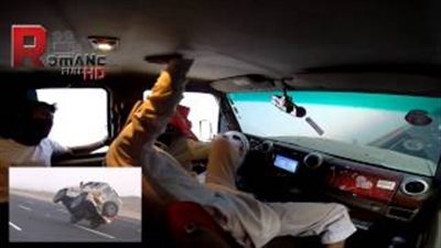 بالفيديو .. شباب يقودون سيارة تويوتا على عجلتين