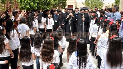 بالصور.. مطرانيات أسيوط تكرم 1600 طفل من حملة اسم كيرلس