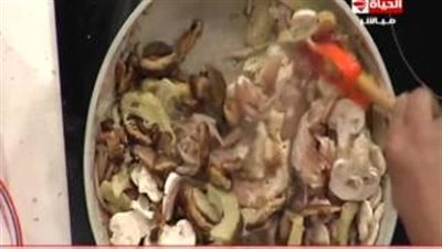 بالفيديو.. طريقة إعداد المكرونة بصوص الكريمة الحمراء