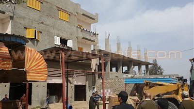 بالصور.. حملة «الأتوبيس الطائر» تصل كفر الدوار لإزالة الإشغالات