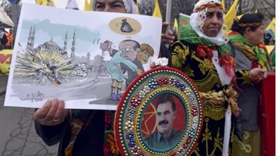 بالفيديو.. تظاهر آلاف الأكراد في تركيا احتجاجا على اتفاق «اللاجئين»