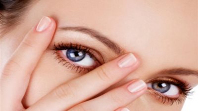 خطوات التخلص من قشرة الحواجب