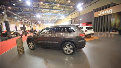 بالصور.. «شقلبة سيارة جيب» تخطف الأنظار في معرض «أوتوماك فورميلا»