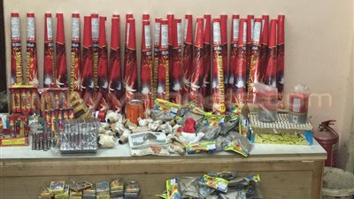 ضبط كميات كبيرة من الألعاب النارية و٣ قنابل في المرج