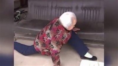 بالفيديو.. عجوز عمرها 87 عاما تثير ضجة بلياقتها البدنية