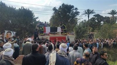 بالصور.. تشييع جثمان الشهيد محمود منير بمسقط رأسه بفاقوس