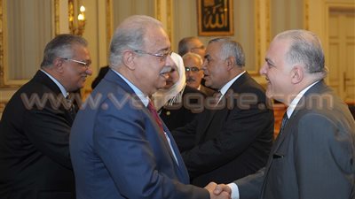 بالصور..دقيقة حداد على شهداء العريش في لقاء رئيس الوزراء بنواب الشرقية