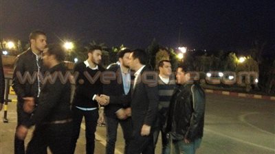 بالصور.. «ظافر عابدين» يصل عزاء شقيق صلاح عبد الله بالشيخ زايد