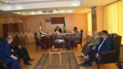 محافظ الفيوم يلتقي بمستثمر أوروبي لبحث التعاون في مجال تسمين الماشية