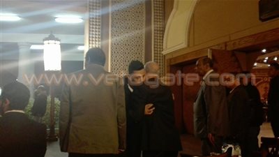 بالفيديو.. رامز جلال يصل عزاء شقيق صلاح عبد الله بمسجد الشرطة