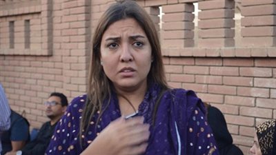 ساندرا نشأت ومي كساب تصلان عزاء شقيق الفنان صلاح عبد الله