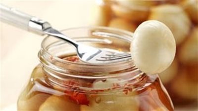 بالفيديو.. أسرع طريقة لعمل مخلل البصل في المنزل