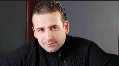 طلعت زكريا وكريم عبدالعزيز يصلان عزاء شقيق صلاح عبدالله