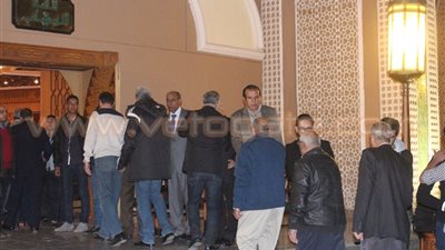 هادي الجيار وأحمد رزق ومحمد رياض يصلون عزاء شقيق صلاح عبد الله