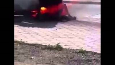 بالفيديو.. تفحم جثة عامل أمام محطة وقود بالكويت