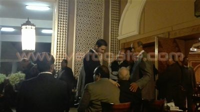 بالفيديو.. خالد زكي وأحمد عز يصلان عزاء شقيق صلاح عبدالله