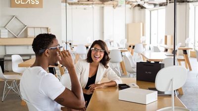 «جوجل» تبتكر نظارة تساعد الباحثين والأطباء