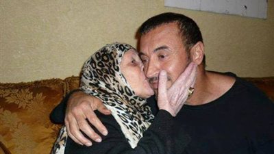 بالفيديو والصور.. الفنانون يحتفلون بـ«عيد الأم» على طريقتهم الخاصة.. ماجد المهندس وحمادة هلال يطلقان الأغاني.. مصطفى شعبان يهنئ والدته باللافتات في الشوارع.. عاصي الحلاني يرثو أمه على إنستجر