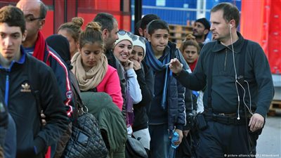 ألمانيا تعلن تسجيل مليوني لاجئ خلال عام 2015