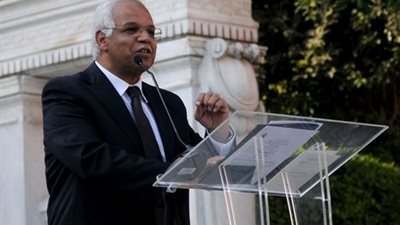 محافظ القاهرة لطالبة: «مبتعرفيش تتصوري سيلفي؟»