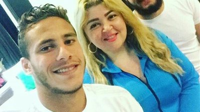 بالصور.. رمضان صبحي بصحبة نجل مجدي كامل ومها أحمد في عيد الأم