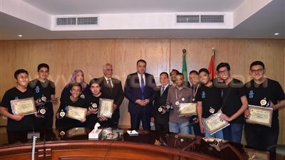 بالصور.. تكريم طلاب الفيوم الفائزين في مسابقة تصميم الربوت