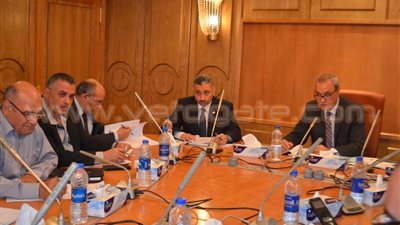 محافظ قنا يعقد اجتماع المجلس التنفيذى ويصدر عدة قرارات