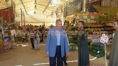 بالصور.. محافظ البحر الأحمر يتفقد منفذ «أهلا رمضان» بالغردقة