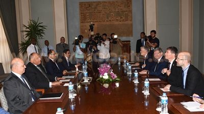 شكري يلتقي مجموعة الصداقة المصرية الفرنسية في البرلمان الفرنسى