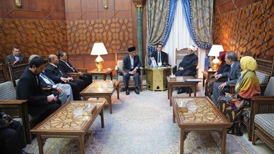 بالفيديو.. شيخ الأزهر يستقبل وفدا من إندونيسيا