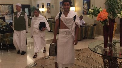 «تريزيجيه» يؤدي مناسك العمرة