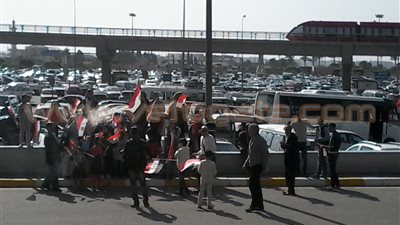 بالصور.. وصول الجماهير لمطار القاهرة لاستقبال أبطال «مواي تاي»