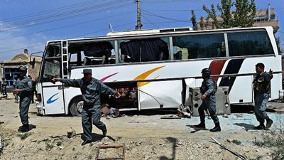 مقتل وإصابة 14 شخصا في هجوم انتحاري استهدف سيارة تقل موظفي محكمة بكابول