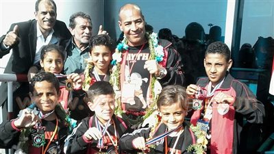 بالصور.. استقبال حافل لبطل مصر في «مواي تاي» الفائز على الإسرائيلي