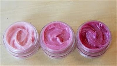 بالفيديو.. اصنعى مرطبا للشفاة بنفسك